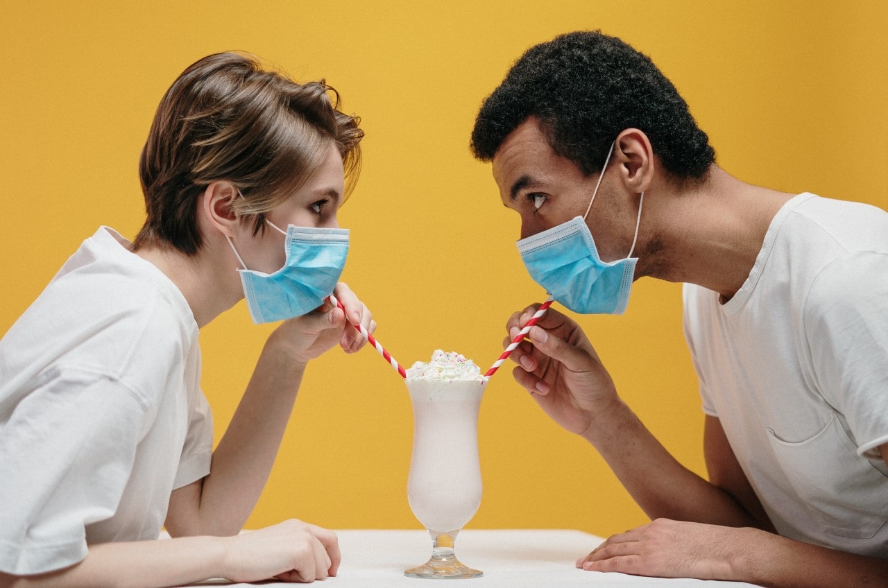 The Pros & Cons Of Dating During A Worldwide Pandemic